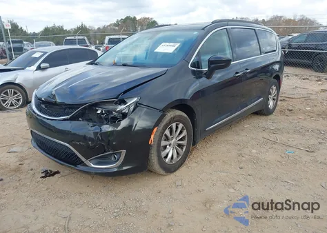 2017 Chrysler Pacifica Touring-L z USA, uszkodzony, nr VIN 2C4RC1BG1HR788061